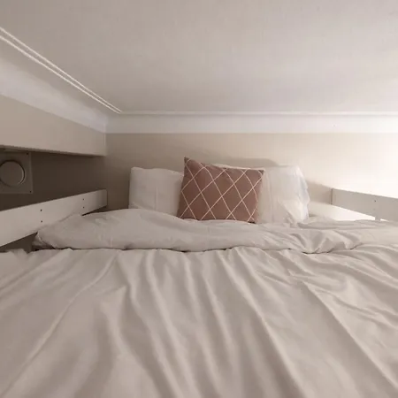 2ndhomes Stylish Loft-studio In Kamppi